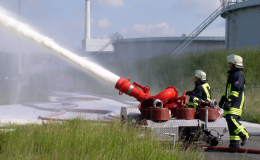 Diferença entre espuma mecânica e pó químico no combate a incêndio