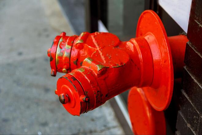 Qual é o procedimento correto para uso de hidrantes?
